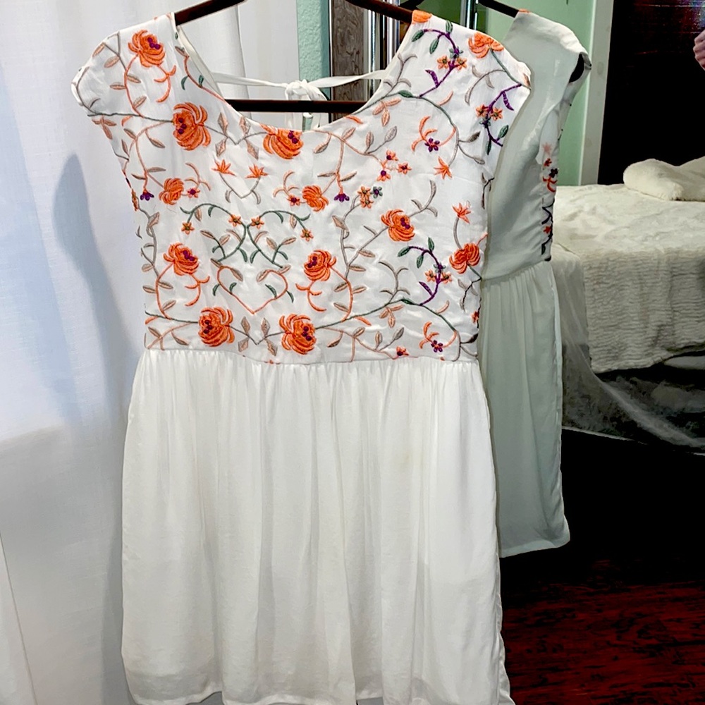 XS White Floral Embroidered Dress